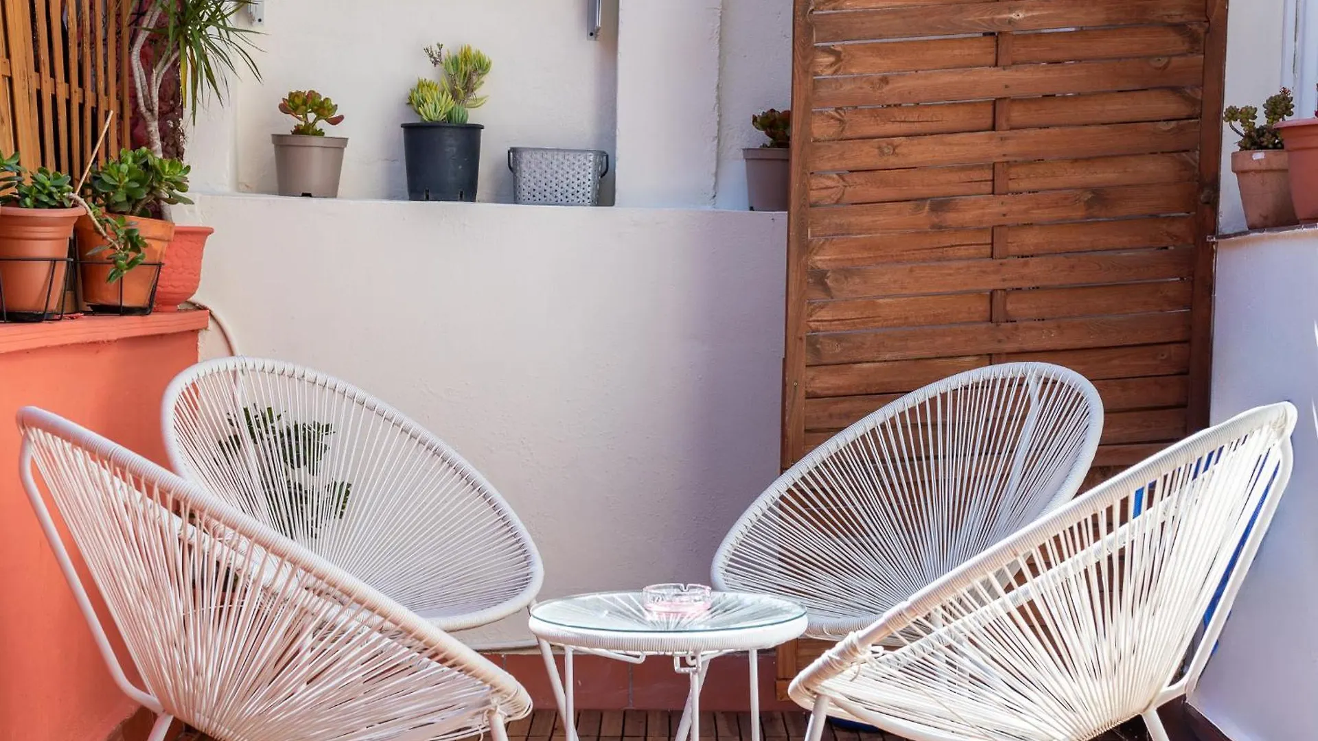 Spacious & Sunny Apt With Terrace In The City Center Barcelona