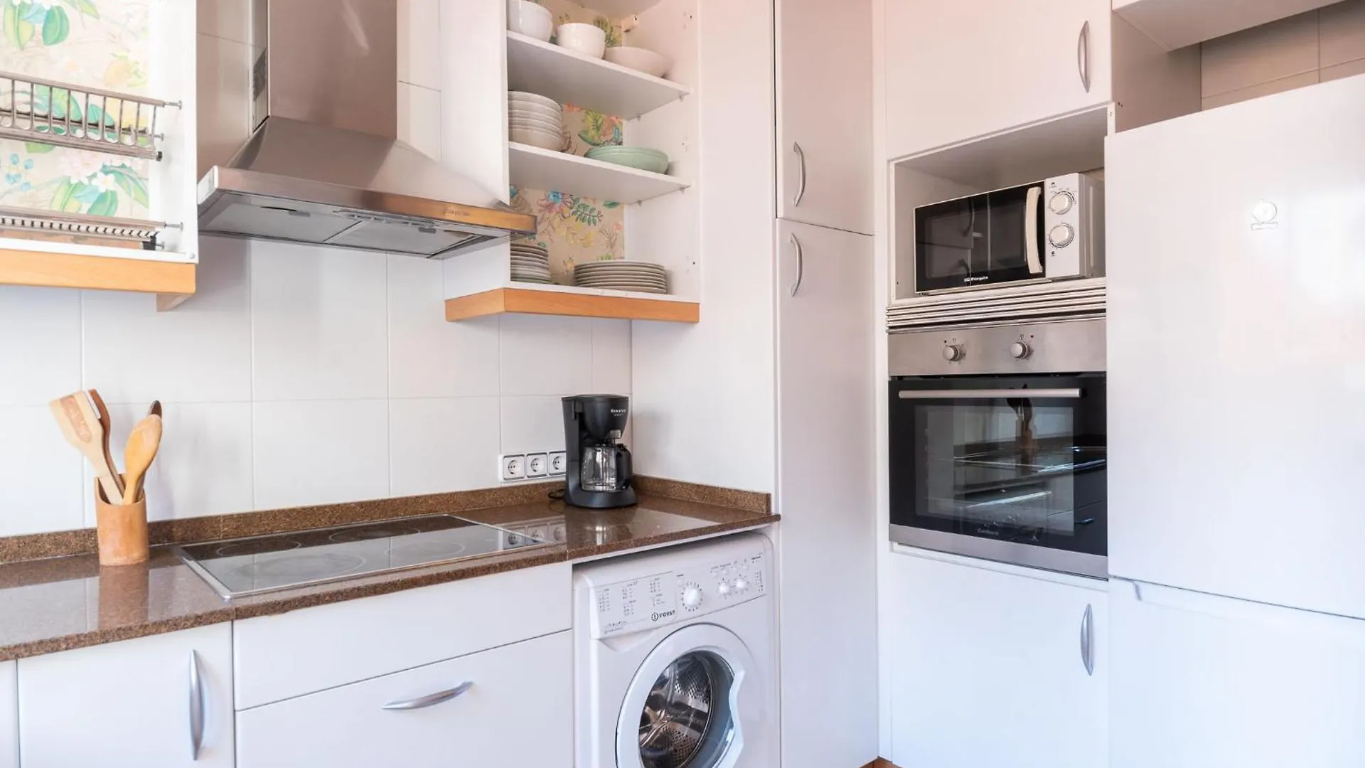 Spacious & Sunny Apt With Terrace In The City Center Barcelona