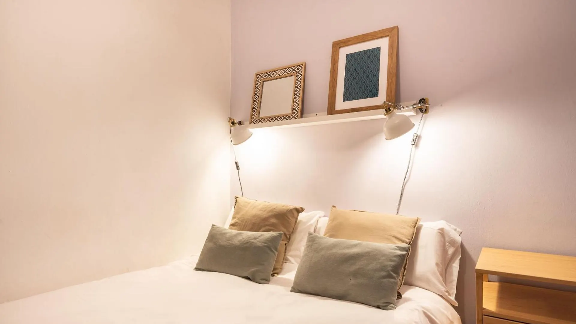 Spacious & Sunny Apt With Terrace In The City Center Barcelona Apartment