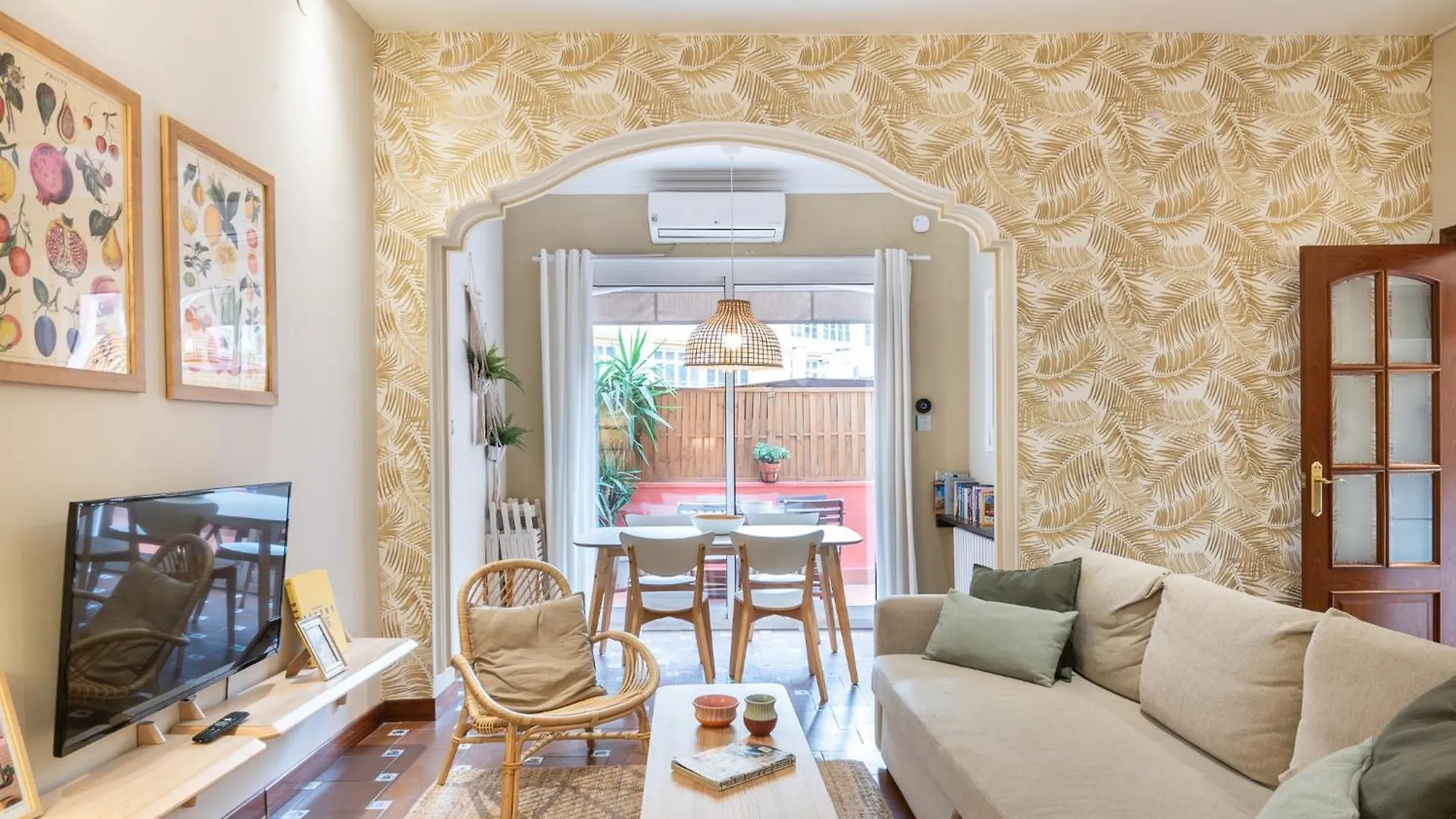 Spacious & Sunny Apt With Terrace In The City Center Barcelona