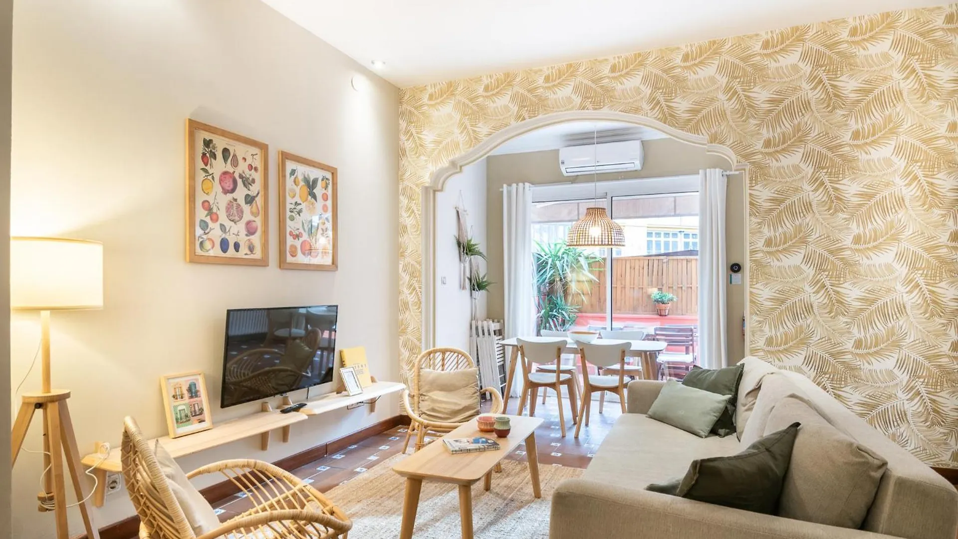 Spacious & Sunny Apt With Terrace In The City Center Barcelona