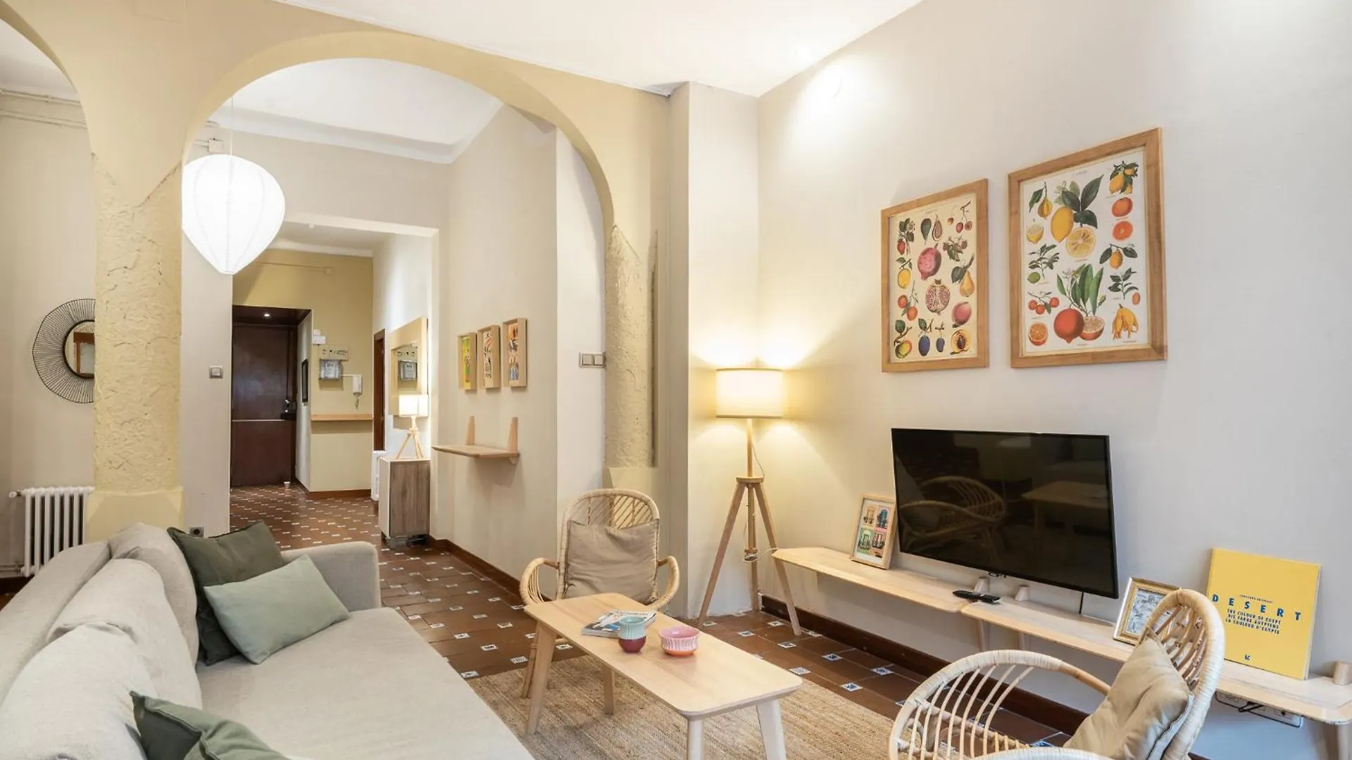 Apartment Spacious & Sunny Apt With Terrace In The City Center Barcelona