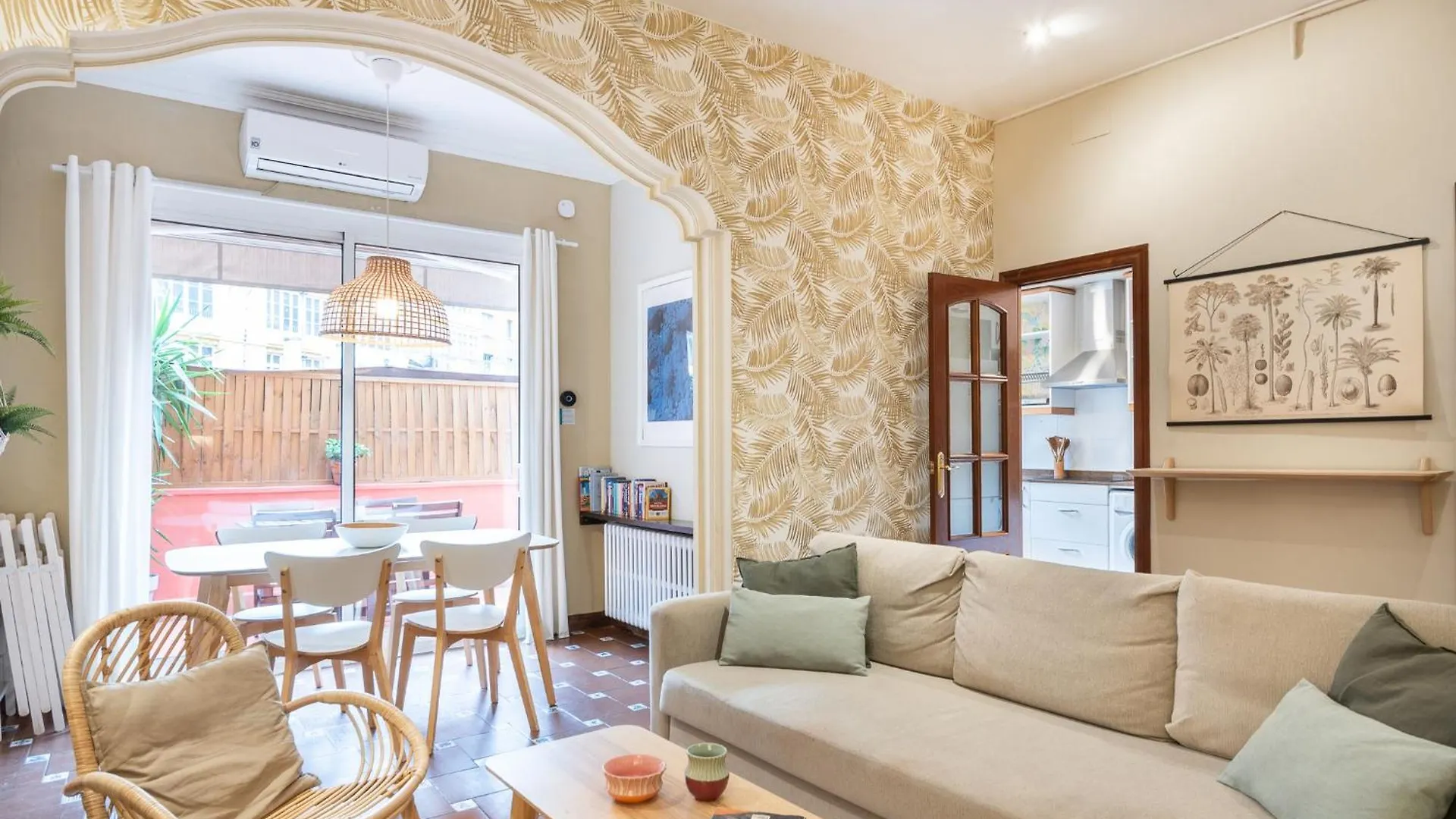 Spacious & Sunny Apt With Terrace In The City Center Barcelona Apartment