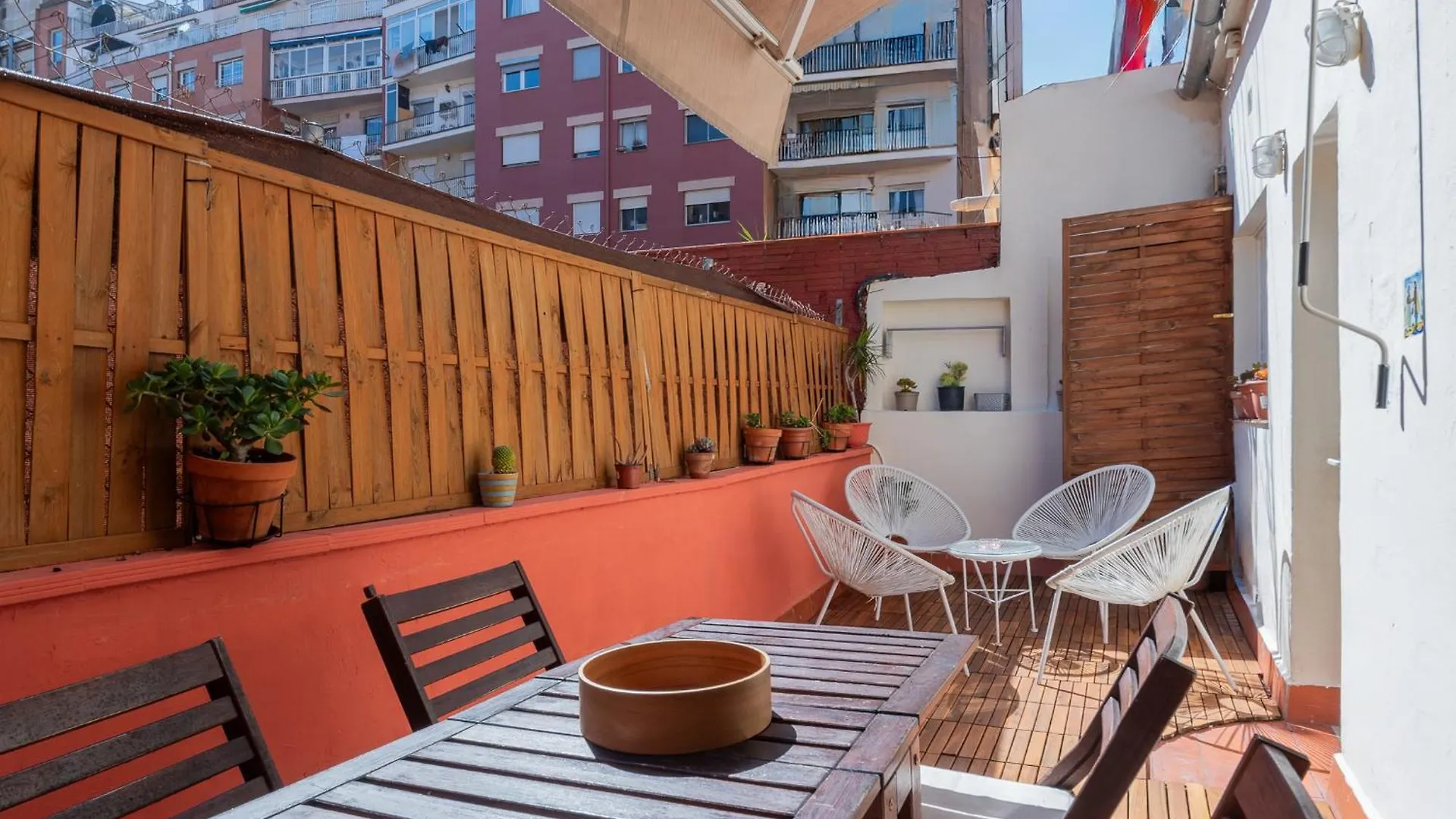 Spacious & Sunny Apt With Terrace In The City Center Barcelona Apartament